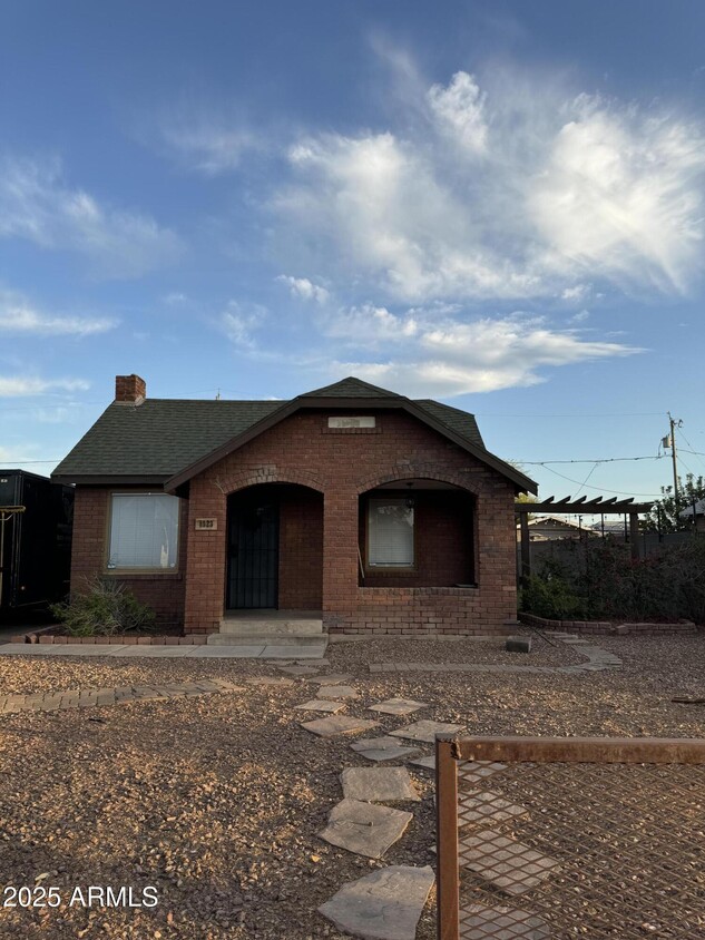 Primary Photo - 1923 W Palm Ln