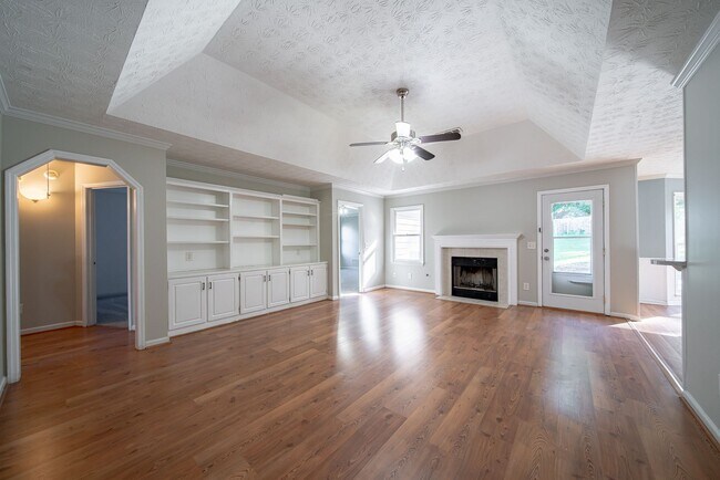 Building Photo - 3 bedroom 2 bath North Columbus