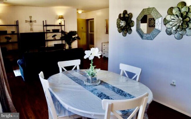 Foto del edificio - 360 Gatewater Ct