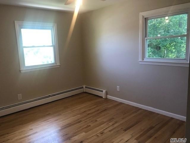 Foto del edificio - 3 bedroom in Massapequa NY 11758