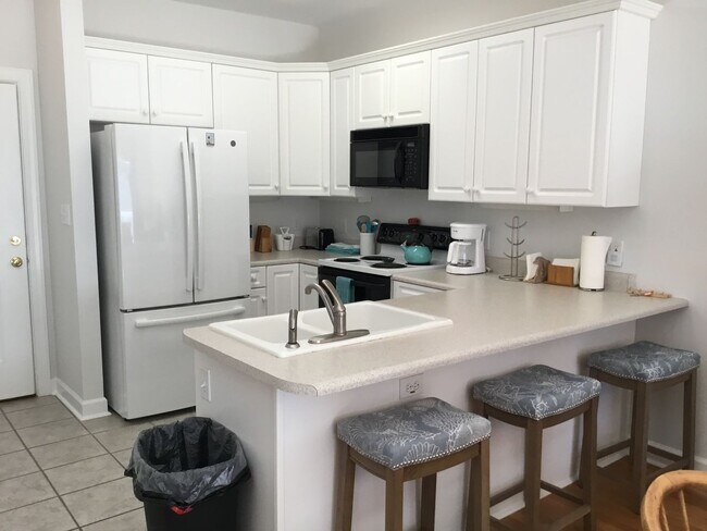 Foto del edificio - Furnished Condo In Southport - All Utilities Included - 3 month lease only