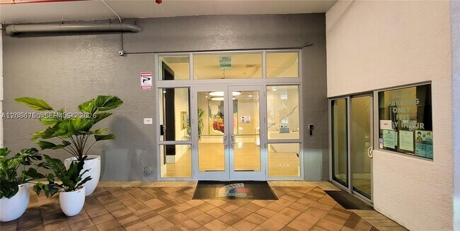Foto del edificio - 140 S Dixie Hwy