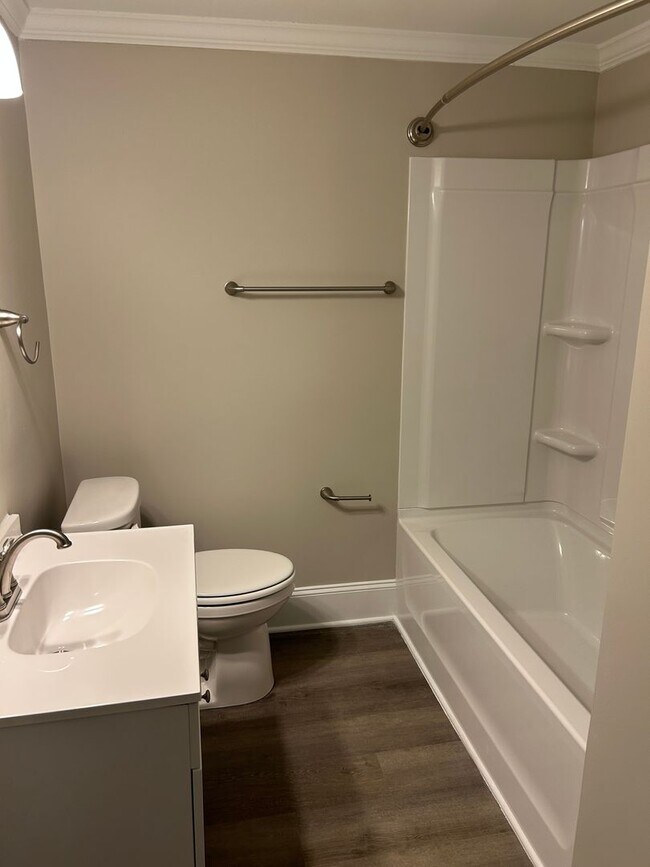 Foto del edificio - 2848 N Glenn Ave