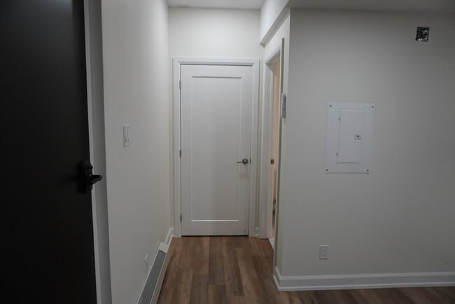 Building Photo - 455 Besserer St