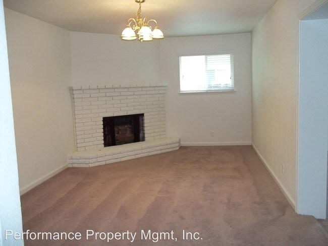 Building Photo - 3 br, 2 bath House - 4028 E. Garland Ave.