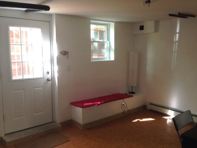 Building Photo - 42 Putnam Ave