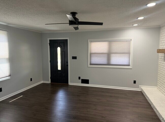 Foto del edificio - 119 Cloverhill Rd