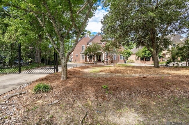 Building Photo - 6920 Highland Rd