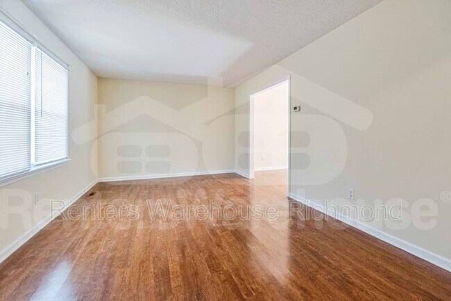 Foto del edificio - 5009 Roxshire Ct