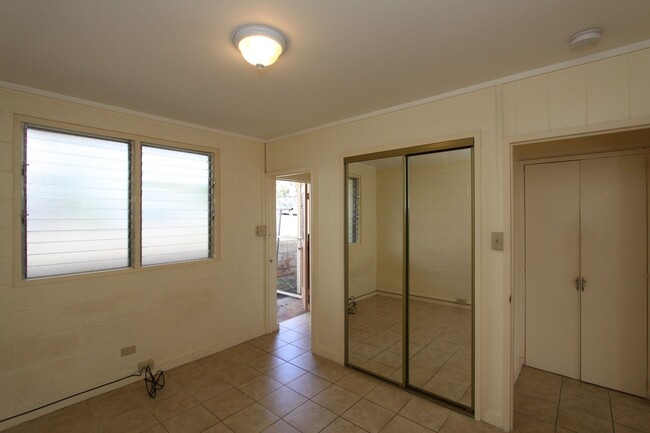 Foto del edificio - 1 br, 1 ba, 1 prkg, unit in a 4 unit singl...