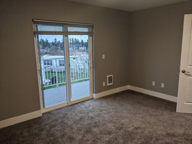 Building Photo - 7655 Parkland Dr