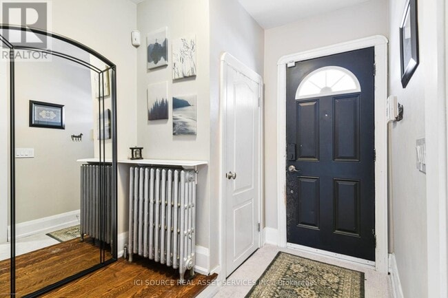 Building Photo - 687 Glencairn Ave