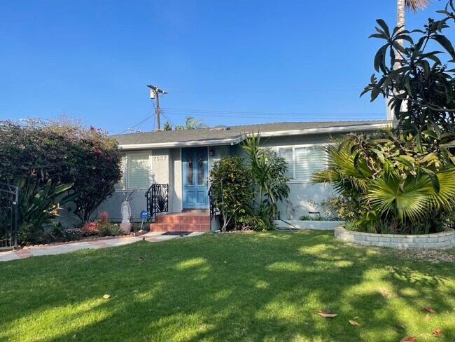 Building Photo - 7537 W 90th St
