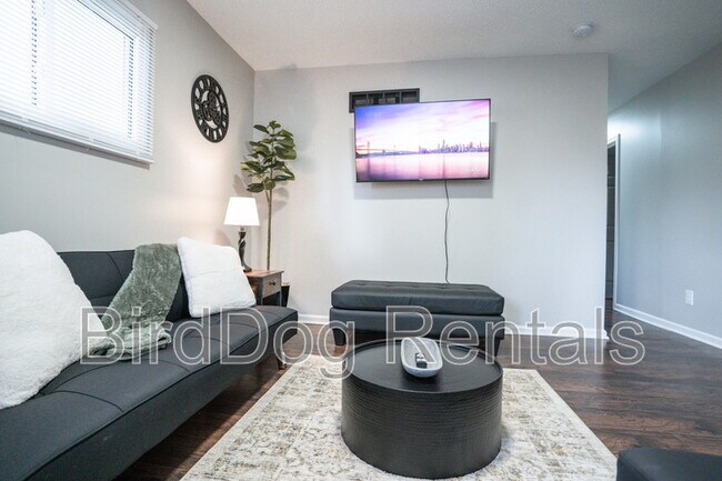 Building Photo - 690 Gibbard Ave