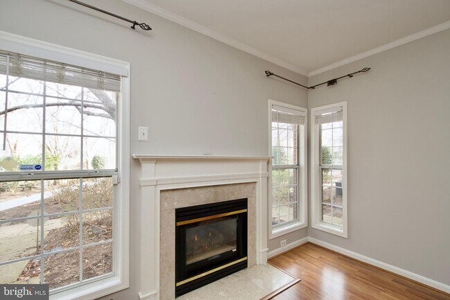 Building Photo - Charming & Pet-Friendly 1BR/1BA Condo in Alexandria’s Stonegate