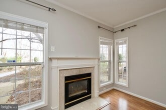 Building Photo - 2324 Henshaw Pl