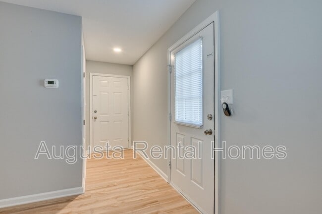 Foto del edificio - 328B Old Plantation Road