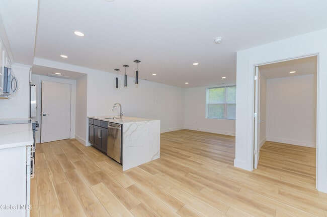 Foto del edificio - 9 Laura Dr