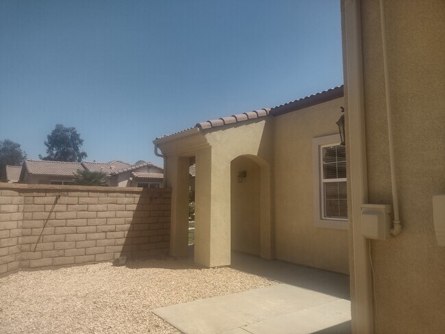 Foto del edificio - 8256 Triplett Ln