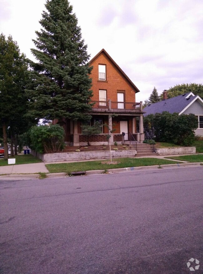 Building Photo - 1100 Farrington St