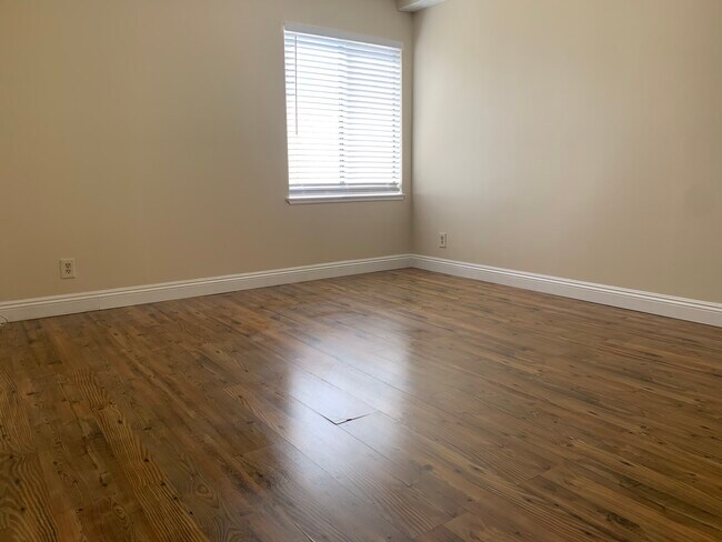 Primary room - 700 W 3rd St