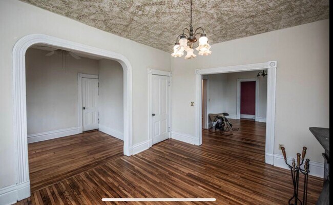 Den - 515 Whitall St