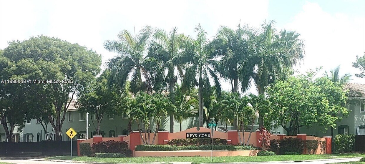 Foto principal - 1528 SE 24th Ct