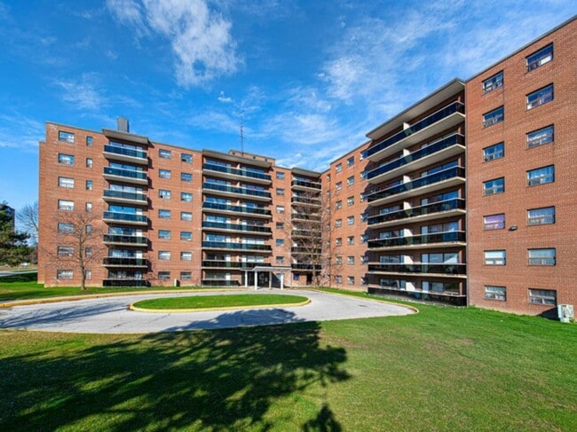Building Photo - 10 Garfella