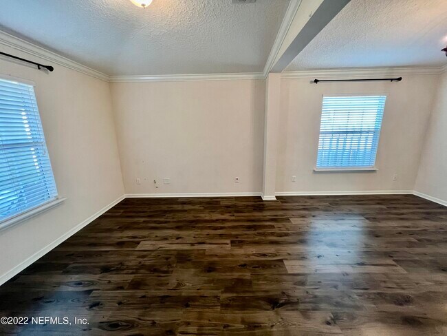 Foto del edificio - 2727 Woodsdale Dr