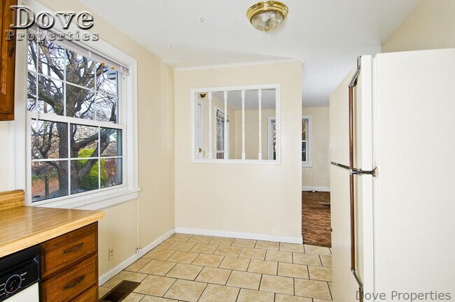 Foto del edificio - Coming Soon: 2BR, 1BA duplex (Do not apply without speaking with us first.)