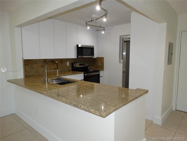 Foto del edificio - 7910 Camino Real