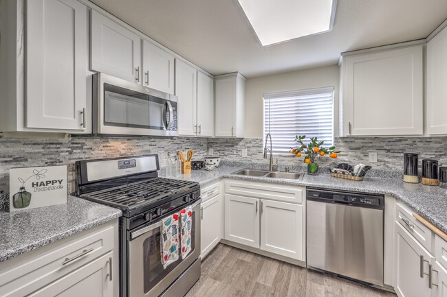 KITCHEN - La Villa Estates