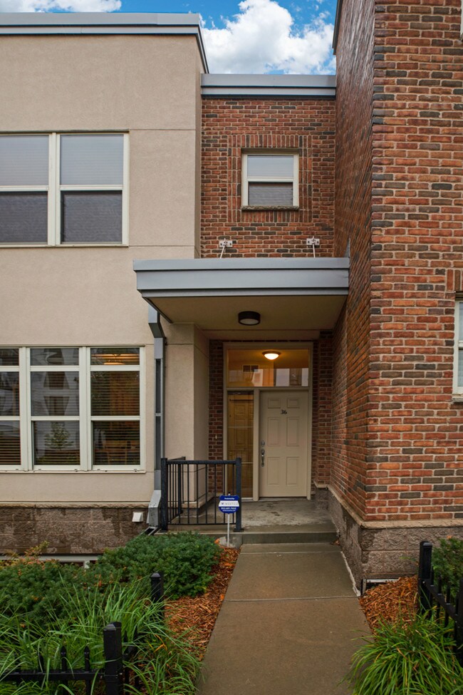 Foto del edificio - 221 1st Ave NE