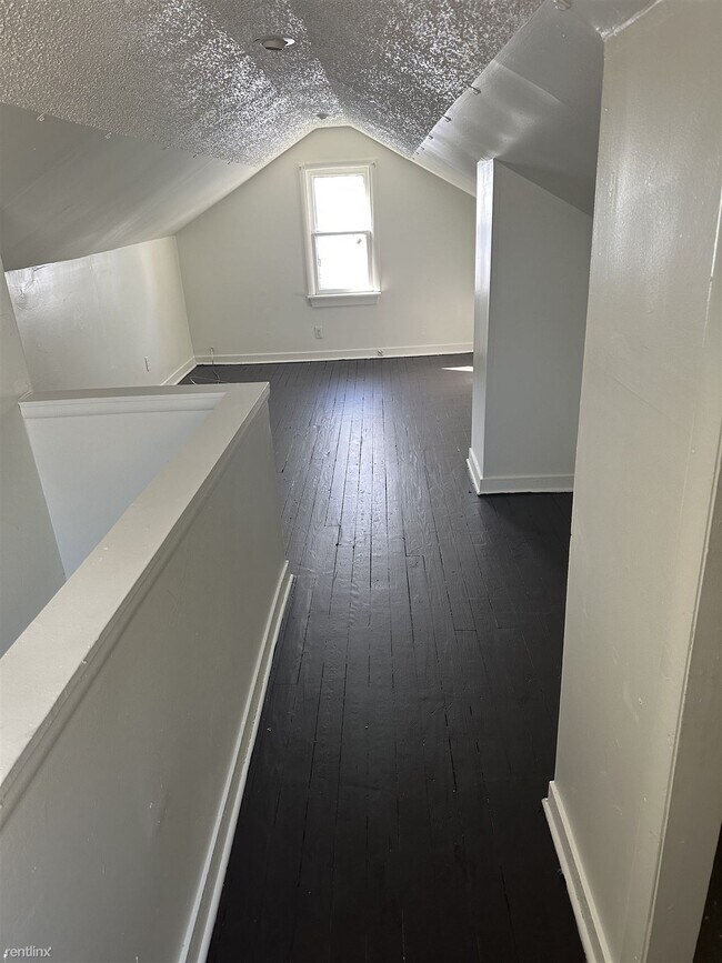 Building Photo - 3 br, 1 bath House - 25700 Leach