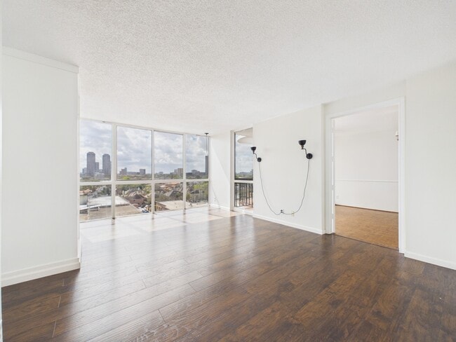 Building Photo - 5001 Woodway Dr