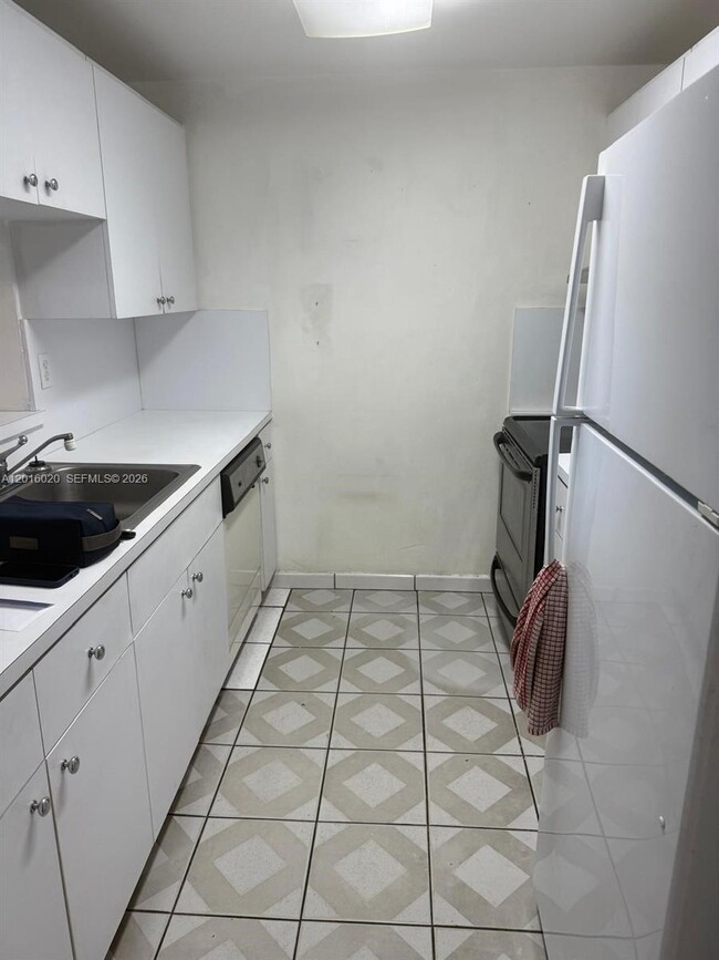 Building Photo - 9455 W Flagler St