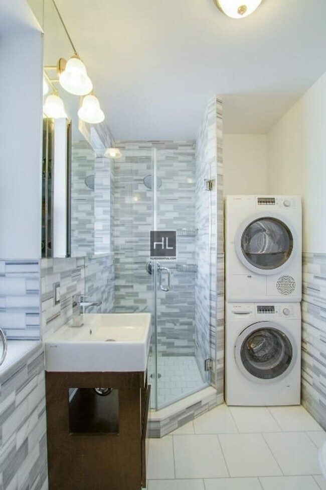 Foto del edificio - BEAUTIFUL 1 BED WITH WASHER/DRYER IN PRIME...
