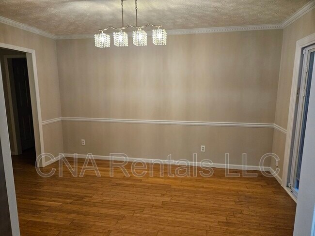 Building Photo - 4635 Hampton Square Dr