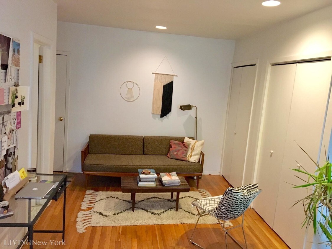 Foto principal - 344 E 20th St