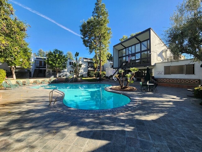 Foto del edificio - 18645 Hatteras St