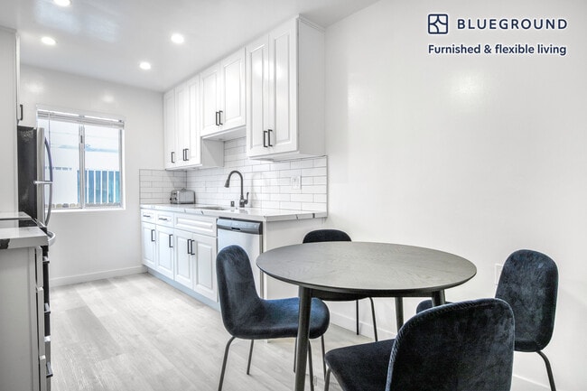 Building Photo - 1231 S Bundy Dr