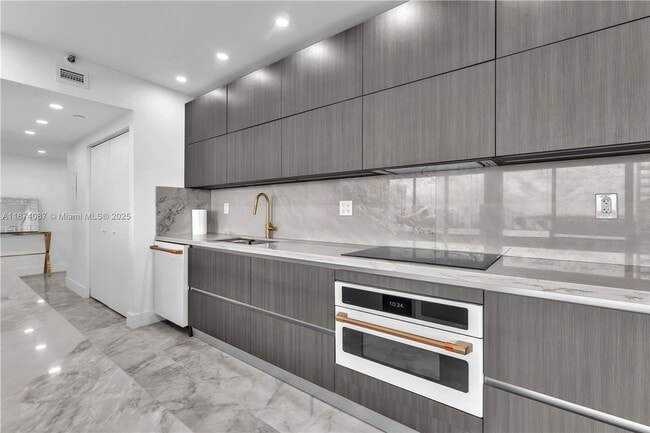 Foto del edificio - 19355 Turnberry Way