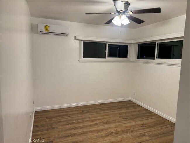 Foto del edificio - 656 W 33rd St