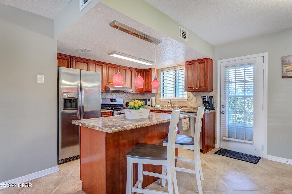 105 W Leslie Ln, Panama City Beach, FL 32407 Room for Rent in Panama