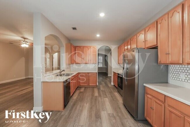 Foto del edificio - 8109 Orange Spring Dr