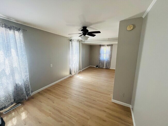 Foto del edificio - 104 Cedar Ct