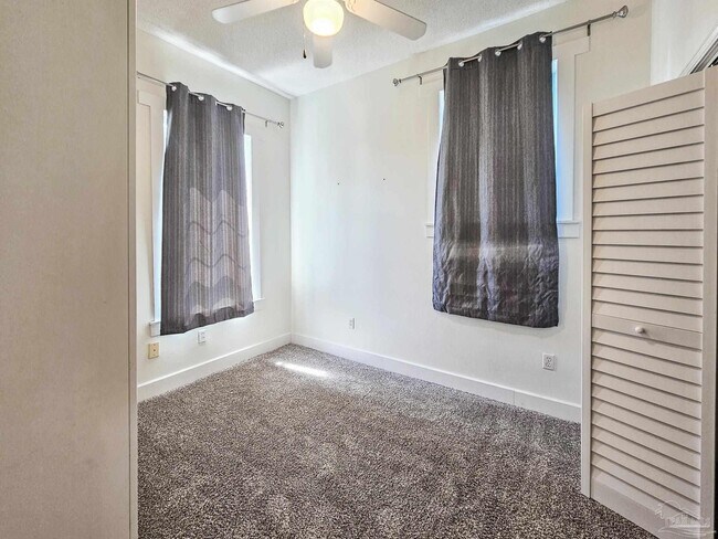 Foto del edificio - 919 E La Rua St