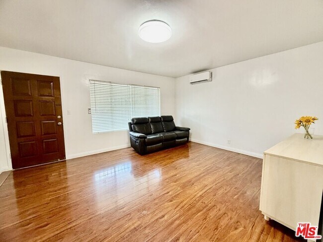 Foto del edificio - 2328 Pine St