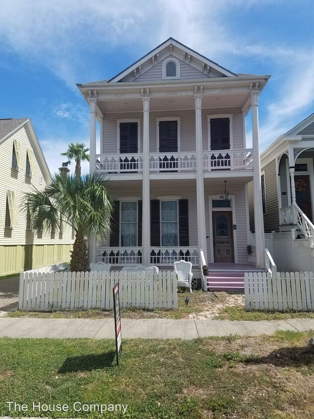 1717 Ball St, Galveston, TX 77550 Condo for Rent in Galveston, TX