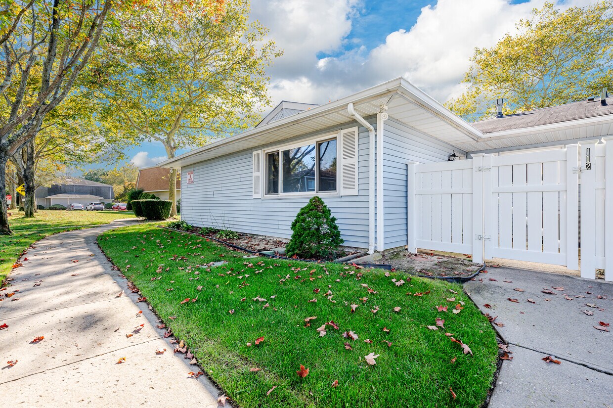 front entrance - 112 Storm Dr